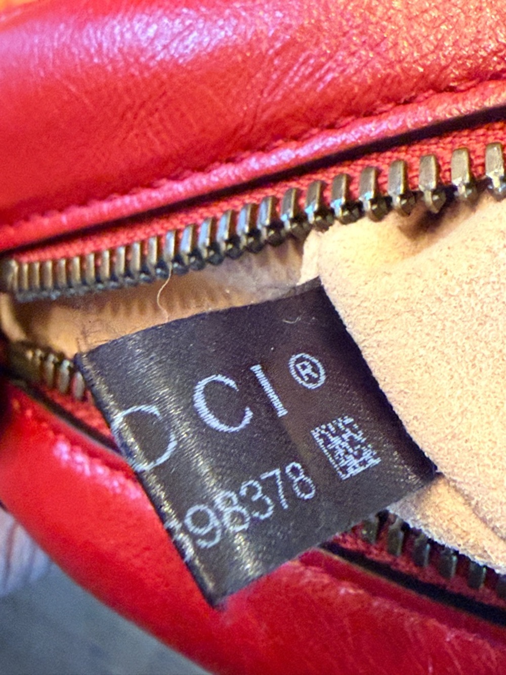 Gucci GG Marmont Round Crossbody in Red Matelassé Leather - Picture 14 of 14